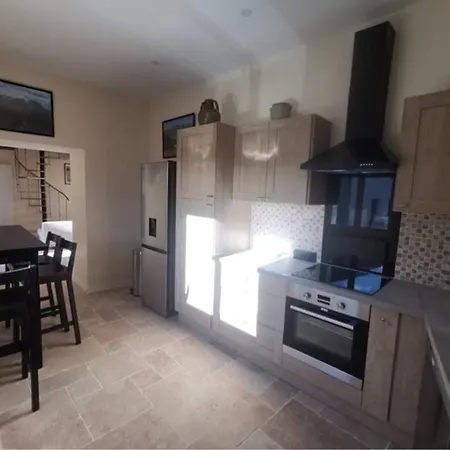 Maison Spacieuse A Avec Vue Sur La Montagne